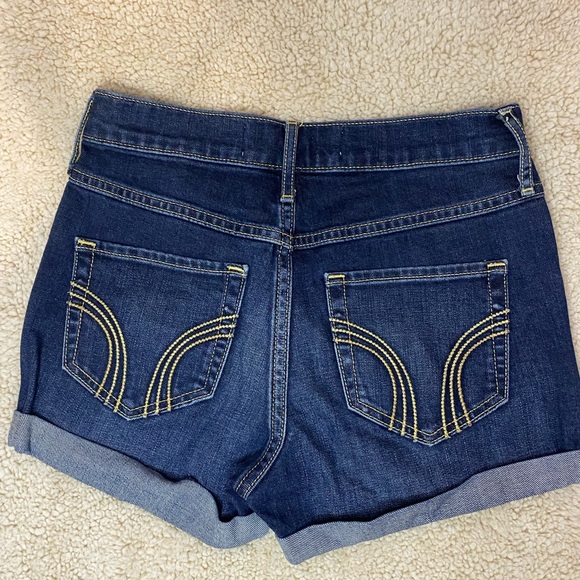 Hollister- High Rise Jean Shorts, SIZE: 0 - Picture 4 of 4